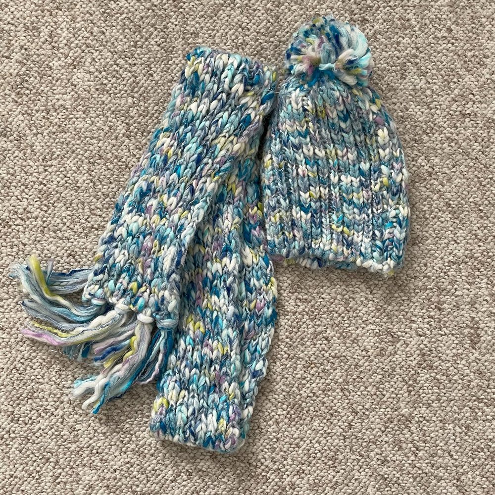**NWT** GIRL’S KNIT SCARF AND HAT SET